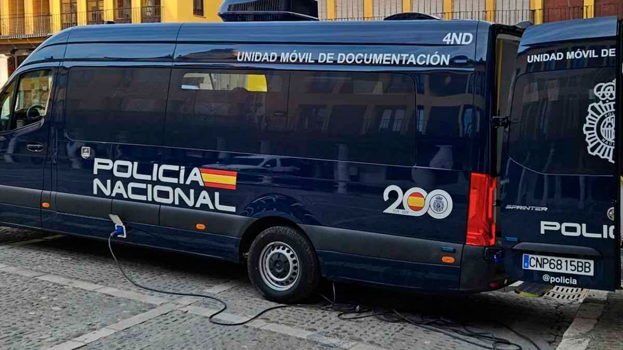 Furgoneta VIDOC de la Policía Nacional