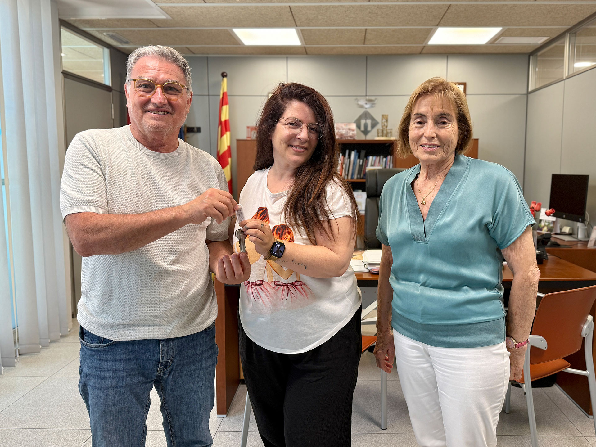 L’Ajuntament lliura les claus de tres pisos de lloguer assequible a La Barquera