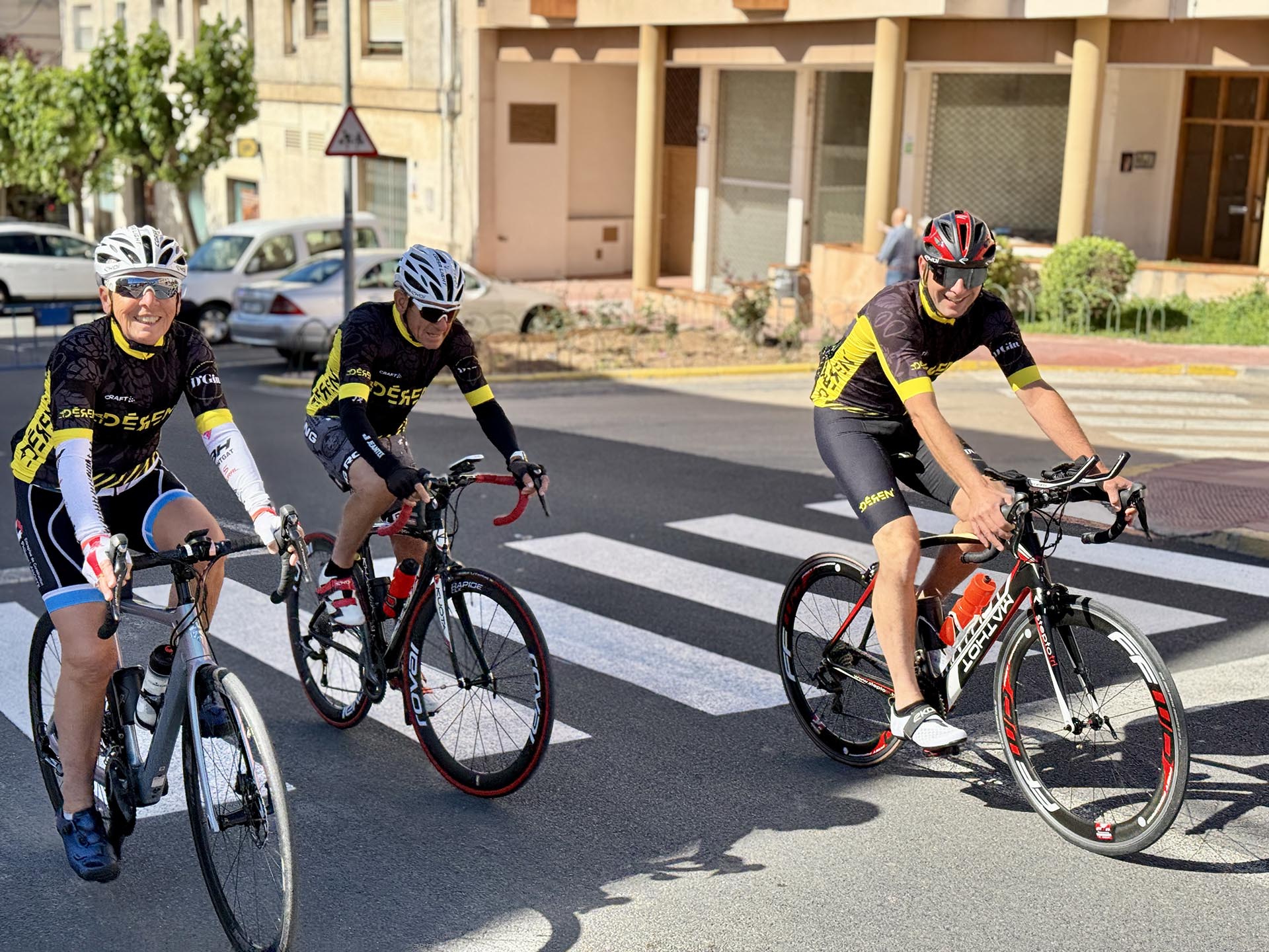 Més d’una vuitantena de persones pedalen pel Tour a Roda de Berà